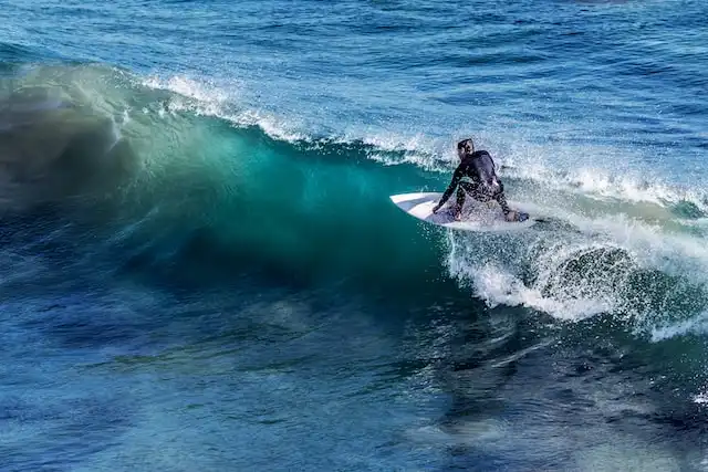 maldives surfing Wave Yin Yang