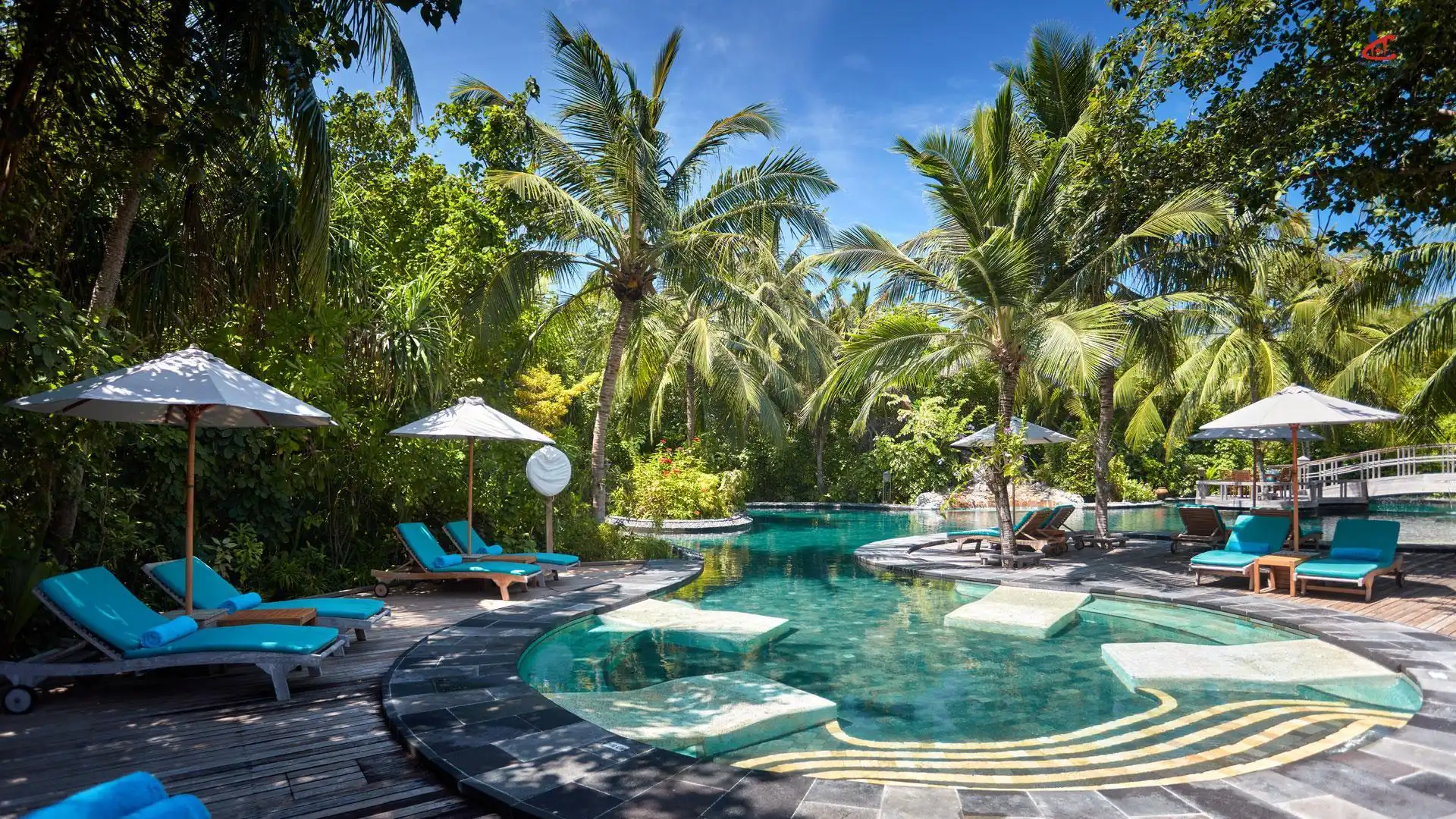 JA Manafaru Dhidhdhoo Maldives Island Resort Pool