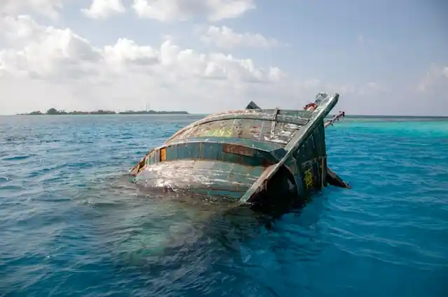 vaavu-shipwreck-snorkeling