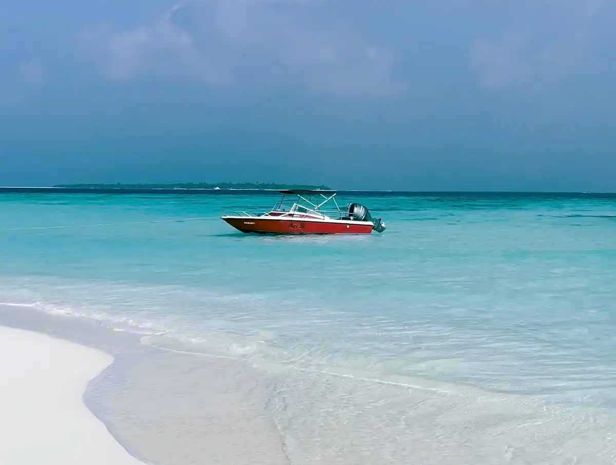 maldives-sandbank-and-snorkeling