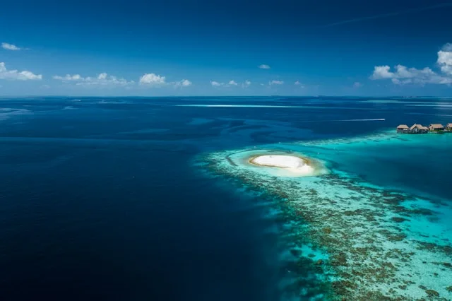 maldives-sandbank-and-snorkeling