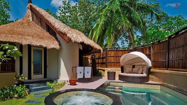 Banyan Tree Vabbinfaru beach pool villa