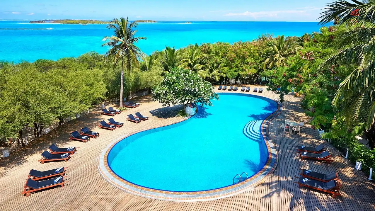 Cinnamon Dhonveli resort maldives pool