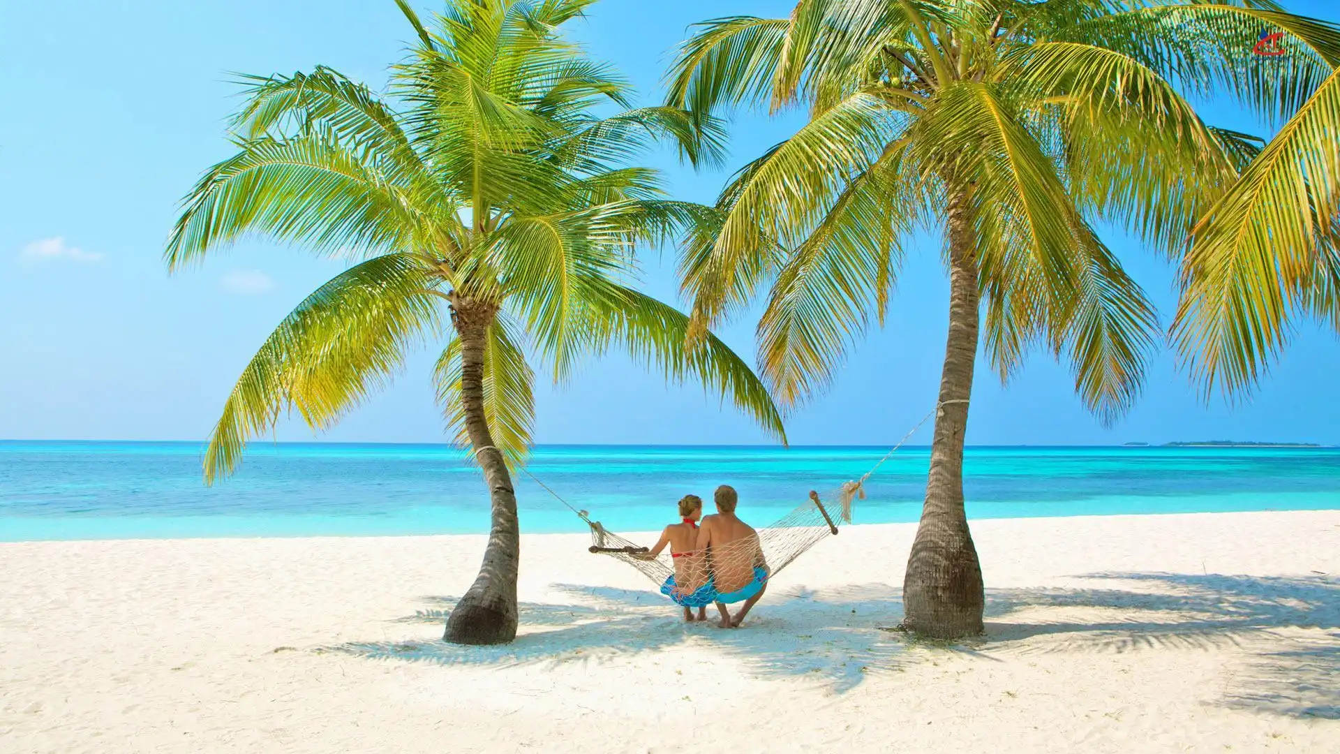 Innahura Maldives resort beach