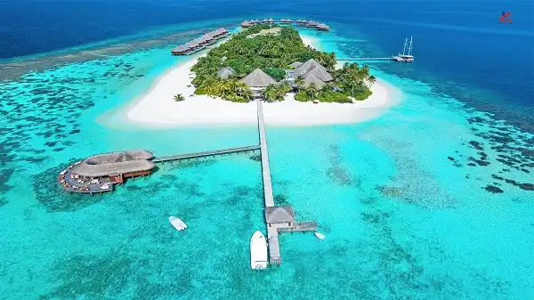 Mirihi Island Resort Maldives beach