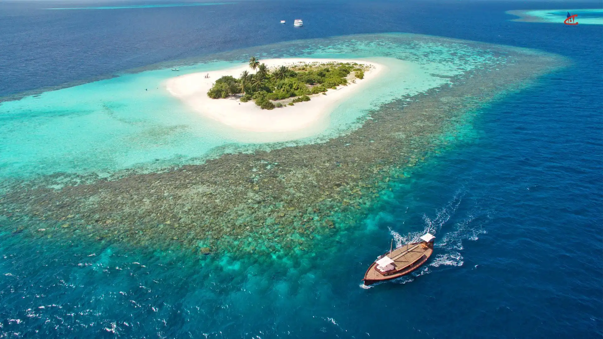 Safari Island Resort and Spa Maldives 