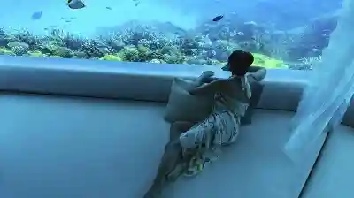 Underwater resorts in maldives 