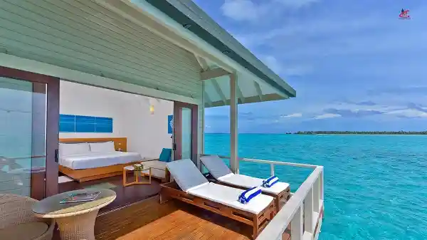 summer-island-maldives-water-room